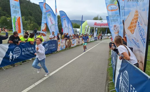 Bieg na 1 km cieszył się wielkim zainteresowaniem na Festiwalu Biegowym w Piwnicznej - 49